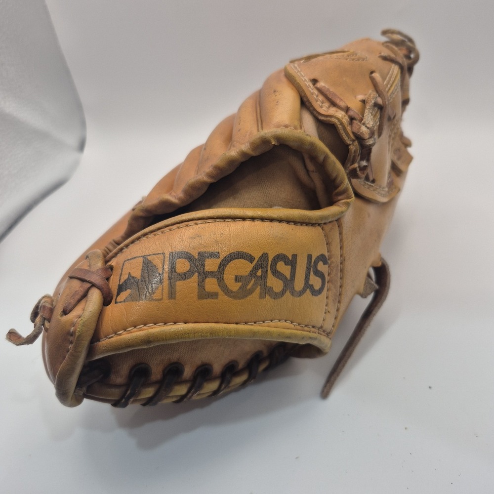 Vintage World Pegasus 1001 Baseball Glove Tan Leather Right Hand Throw